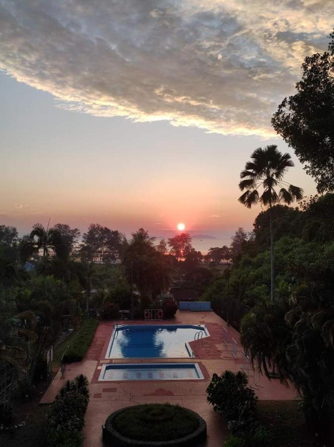 Mersing Merlin Inn Bagian luar foto