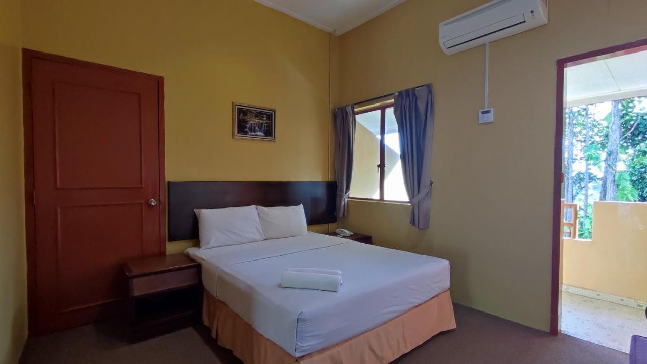 Mersing Merlin Inn Bagian luar foto