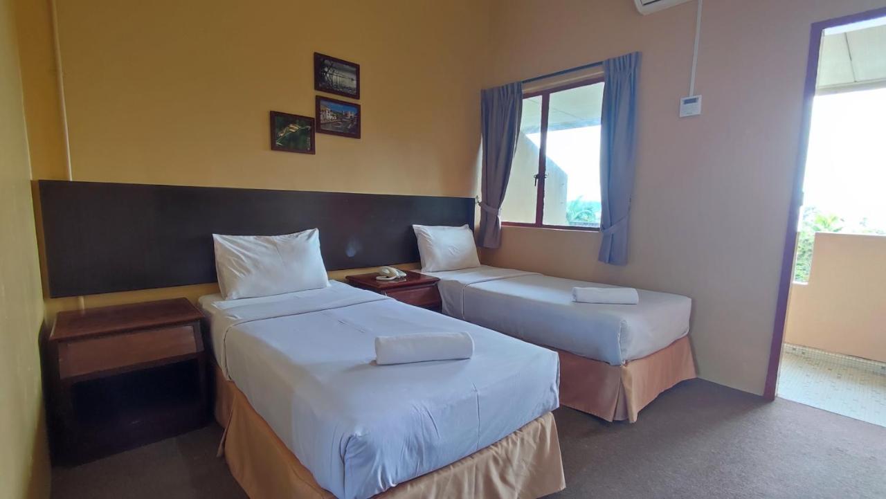 Mersing Merlin Inn Bagian luar foto