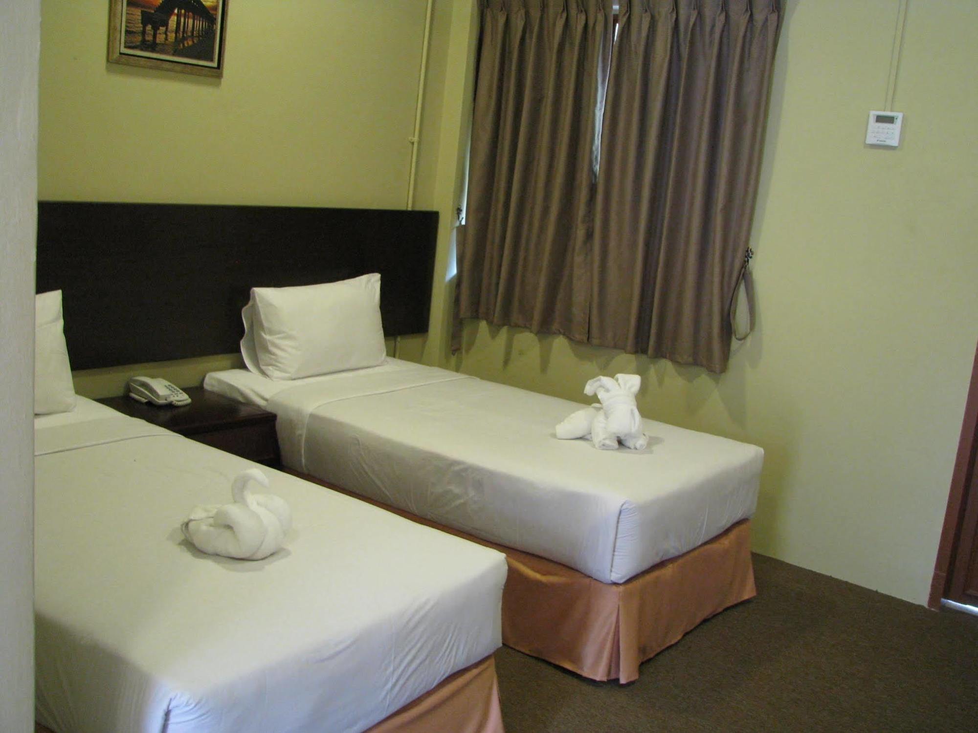 Mersing Merlin Inn Bagian luar foto