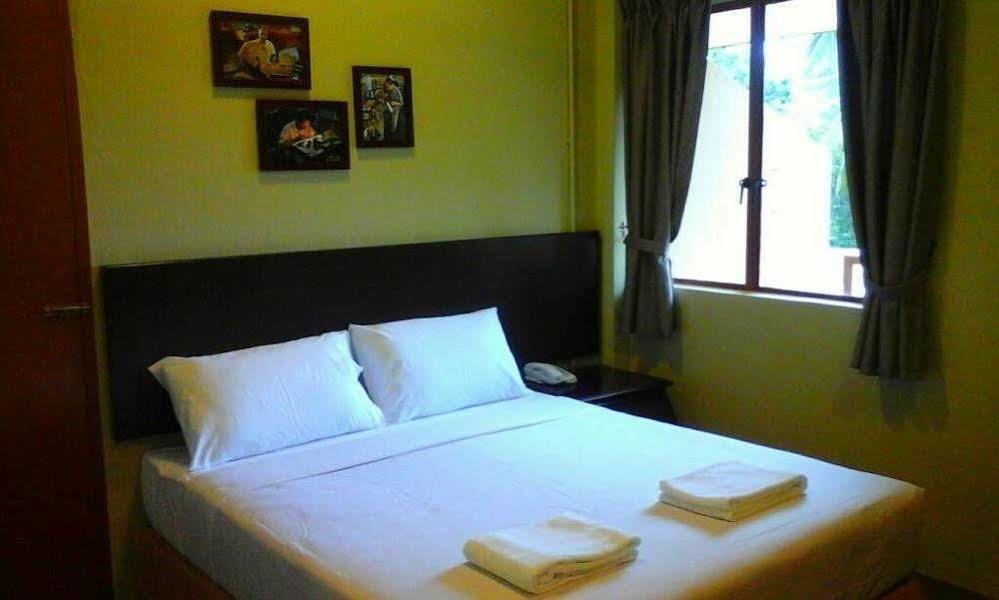 Mersing Merlin Inn Bagian luar foto