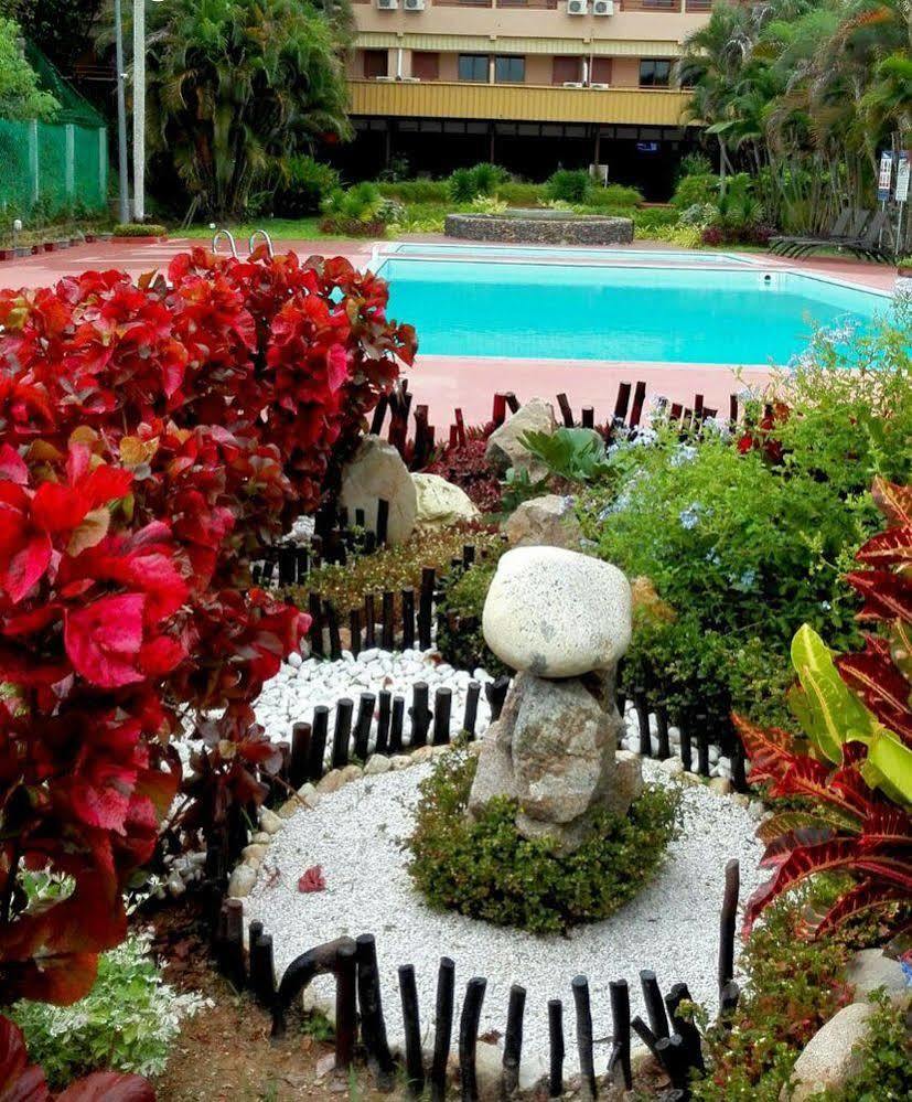 Mersing Merlin Inn Bagian luar foto