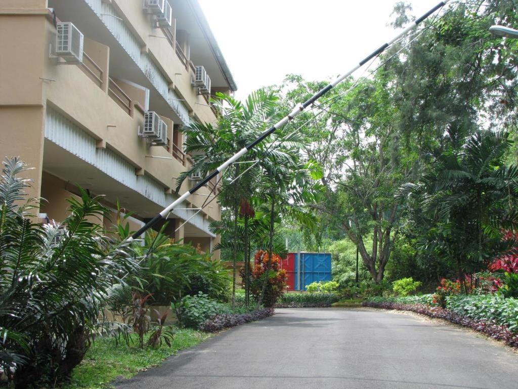 Mersing Merlin Inn Bagian luar foto