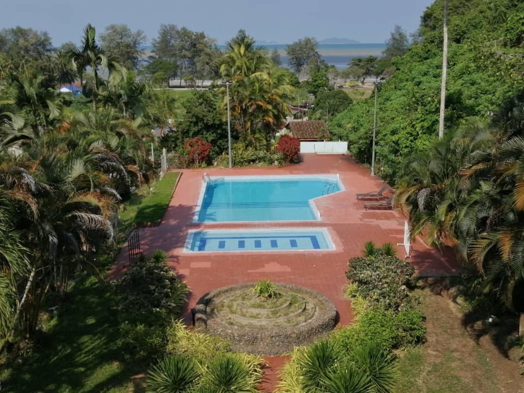 Mersing Merlin Inn Bagian luar foto